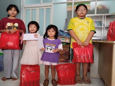 Thị trấn Dầu Giây Trao quà cho trẻ em khuyết tật và trẻ em có hoàn cảnh  đặc biệt khó khăn.